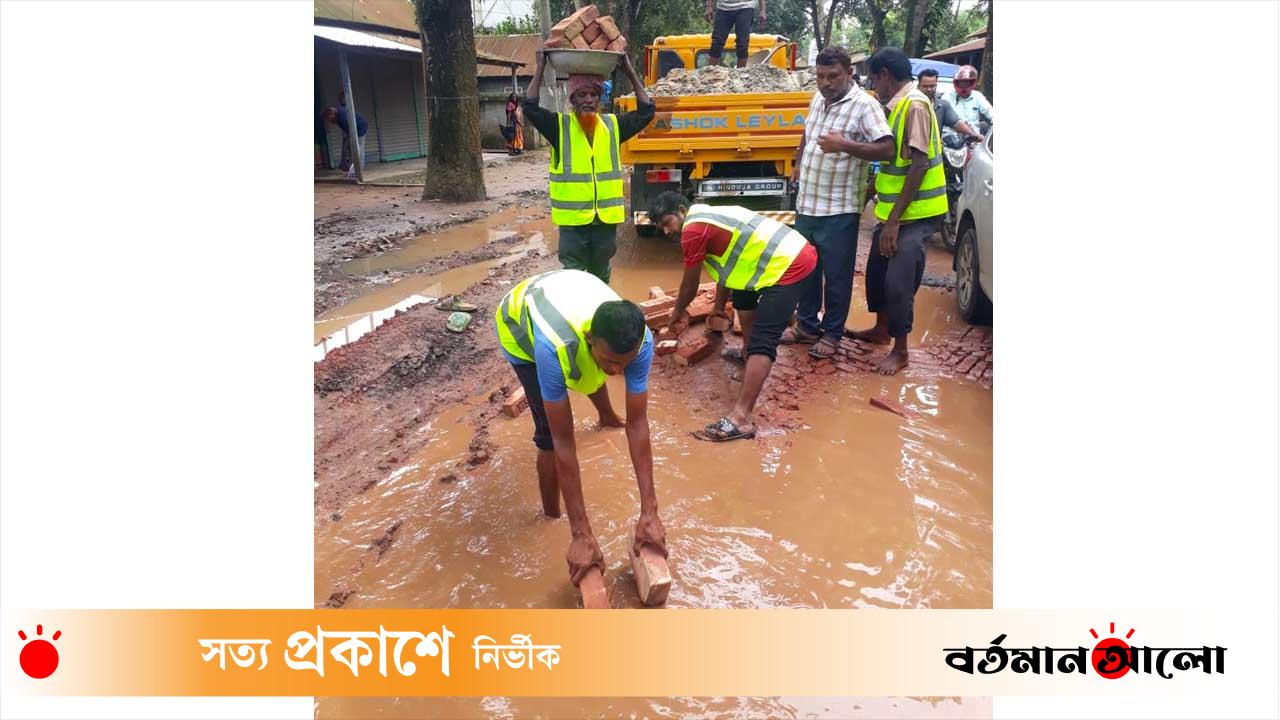 টাঙ্গাইলে জেলা প্রশাসকের হস্তক্ষেপে গতি পেল যান চলাচল