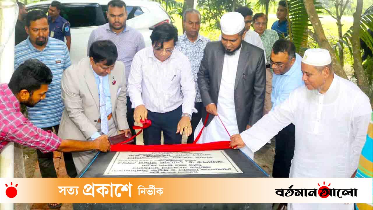 গোবিপ্রবিতে পাঞ্জেগানা মসজিদের ভিত্তিপ্রস্তর স্থাপন