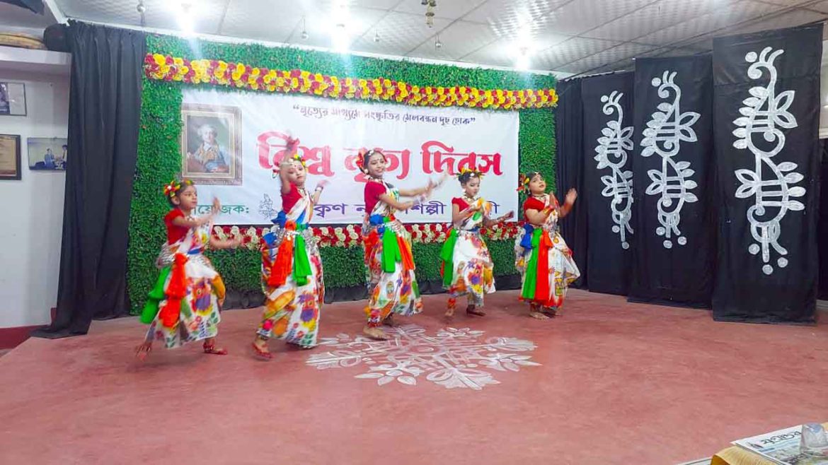 বিশ্ব নৃত্য দিবসে রাজশাহীতে নিক্বণের বর্ণিল আয়োজন