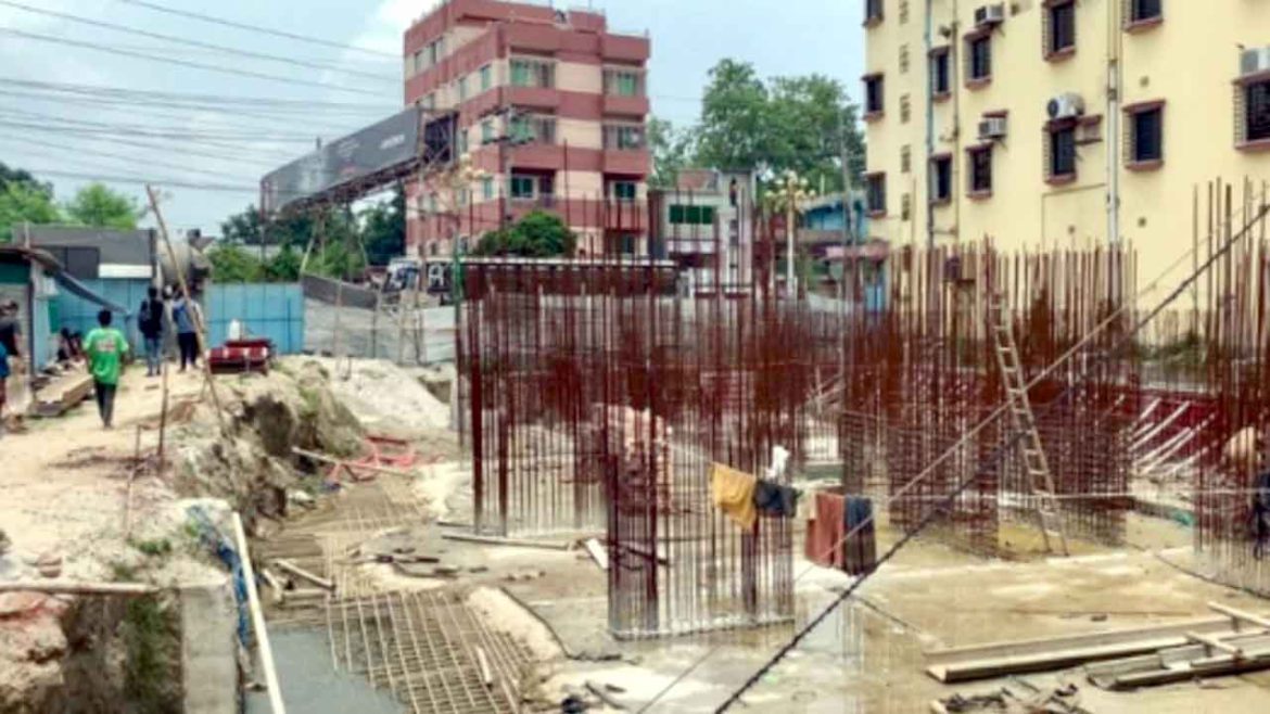 রাজশাহীতে বহুতল ভবন নির্মাণে অনিয়ম; পাওনা চাওয়ায় হোটেল মালিককে লাঞ্ছনার অভিযোগ