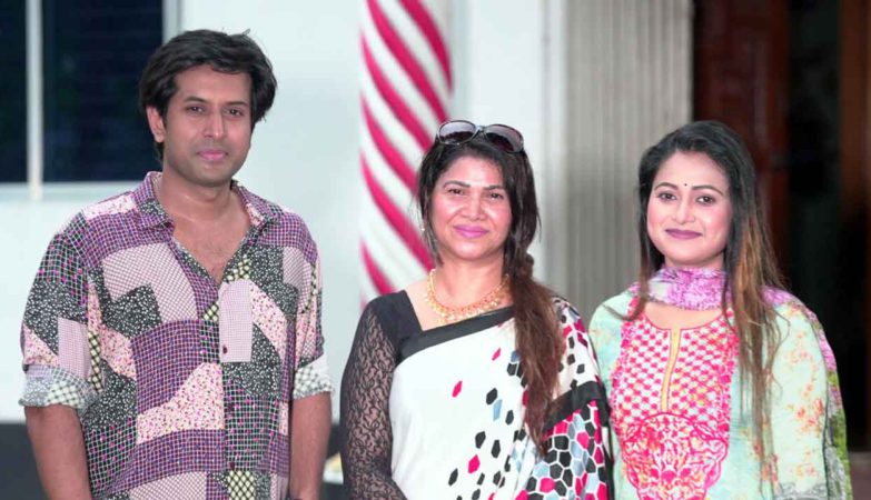 নাজনীন হাসান খানের ‘রঙিন স্বপ্নের ফেরিওয়ালা’