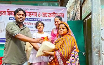 চিত্রনায়ক মঈন উদ্দিন খান ও পরিচালক মনজুরুল ইসলাম মেঘ-এর উদ্যোগে খাদ্যসামগ্রী বিতরণ