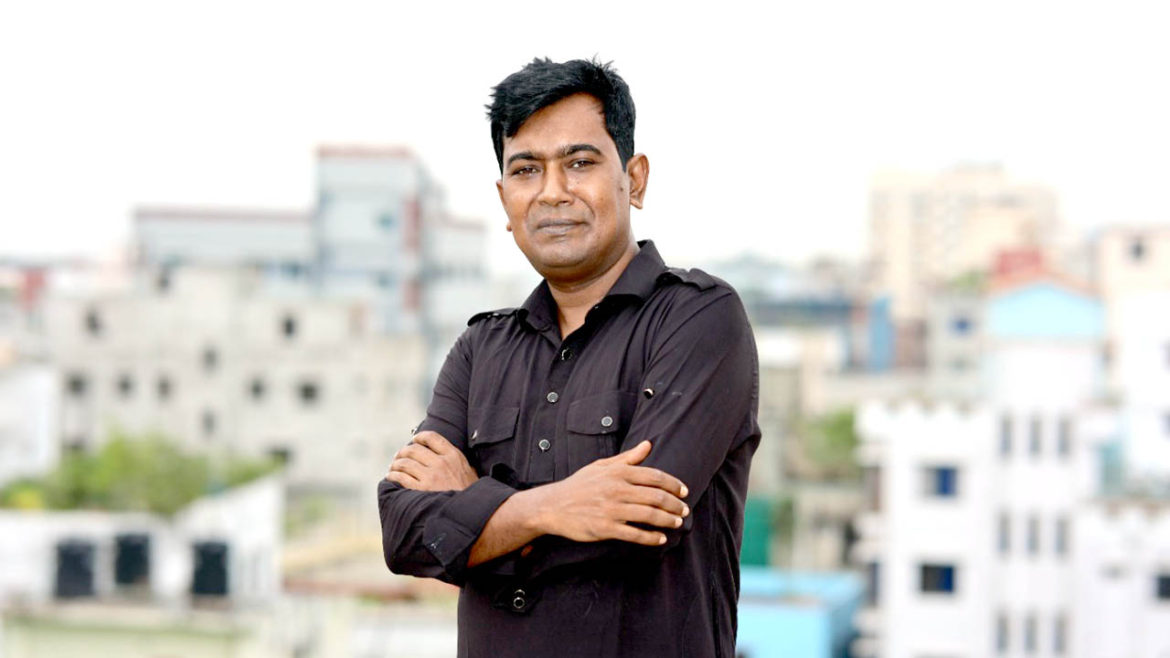 বিশ্বকাপ ফুটবল নিয়ে পলাশ মণি দাসের ‘ফুটবল যুদ্ধ’