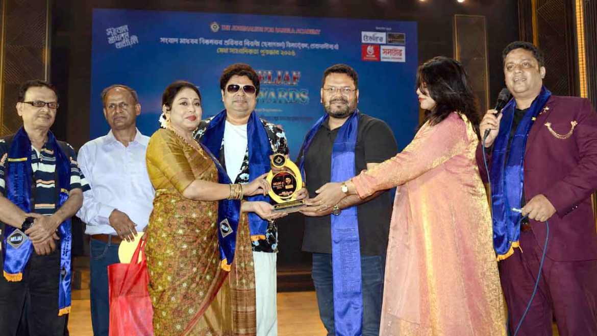 মিজাফ স্টার অ্যাওয়ার্ড পেলেন গোলাম শাহরিয়ার কবীর
