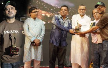 অ্যাওয়ার্ড পেলেন আ খ ম হাসান