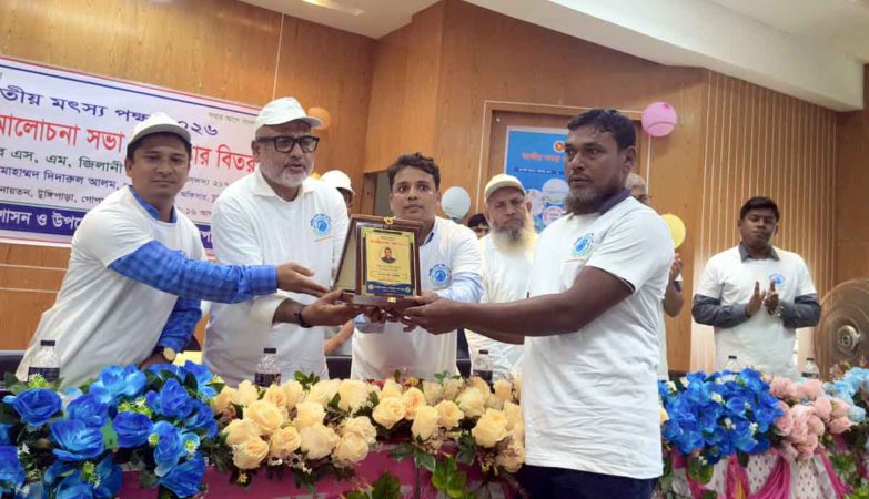 টুঙ্গিপাড়ায় নানা আয়োজনে জাতীয় মৎস্য পক্ষ উদযাপন