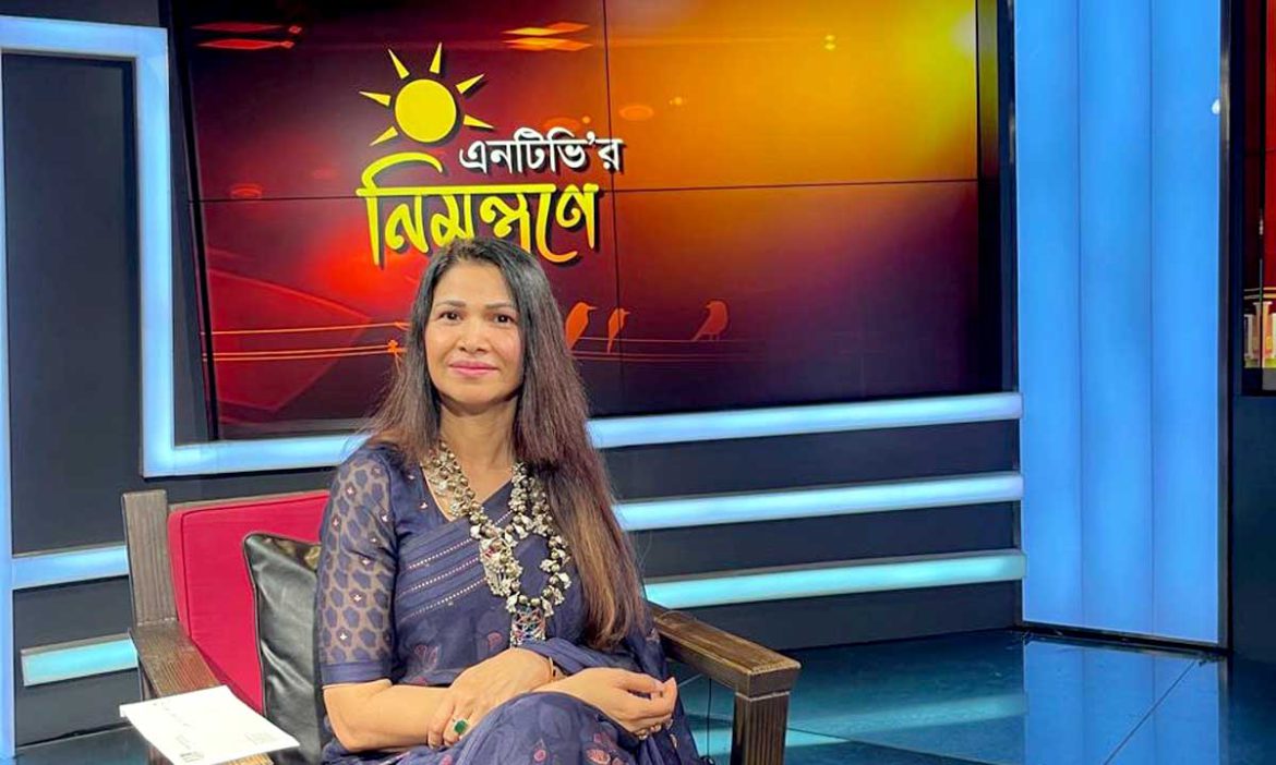 গায়িকা থেকে নির্মাতা নাজনীন হাসান খান