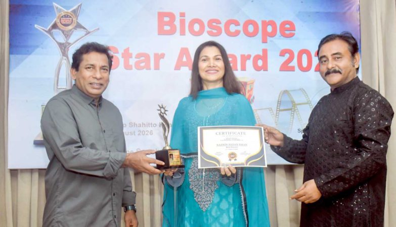 বায়োস্কোপ স্টার অ্যাওয়ার্ডে সেরা পরিচালক নাজনীন হাসান খান
