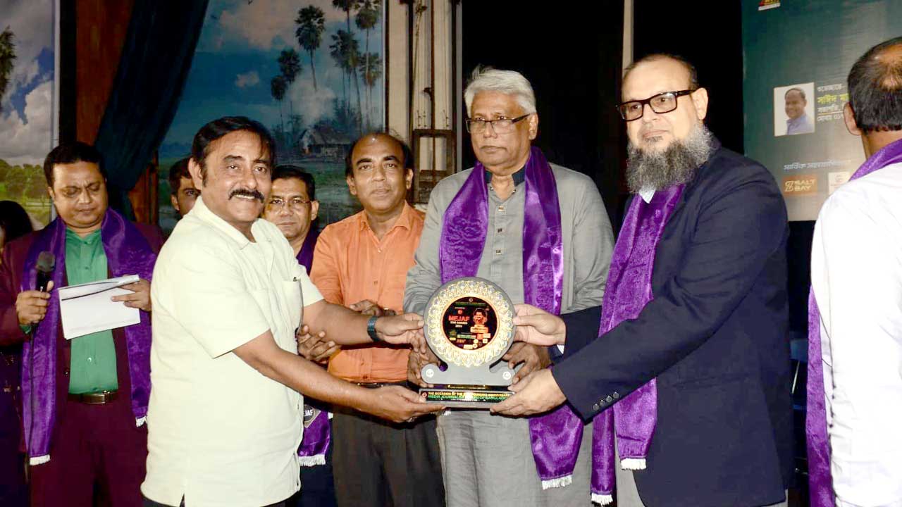 মিজাফ স্টার অ্যাওয়ার্ডে সম্মানিত শামীম জামান